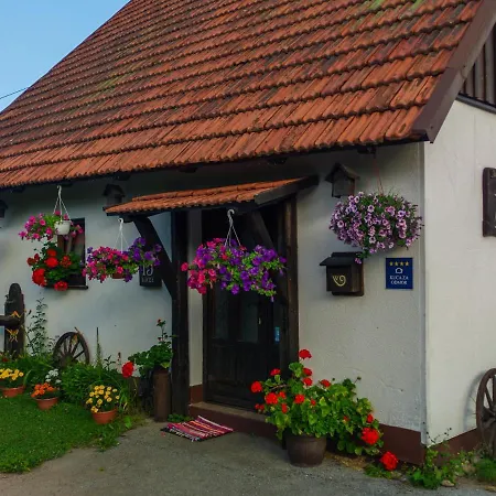 Holiday Gorski Lazi Vikendica *